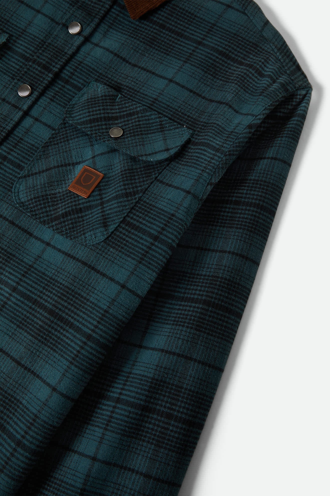 Men's Builders Bowery Performance Flannel in Night Sage/Black
