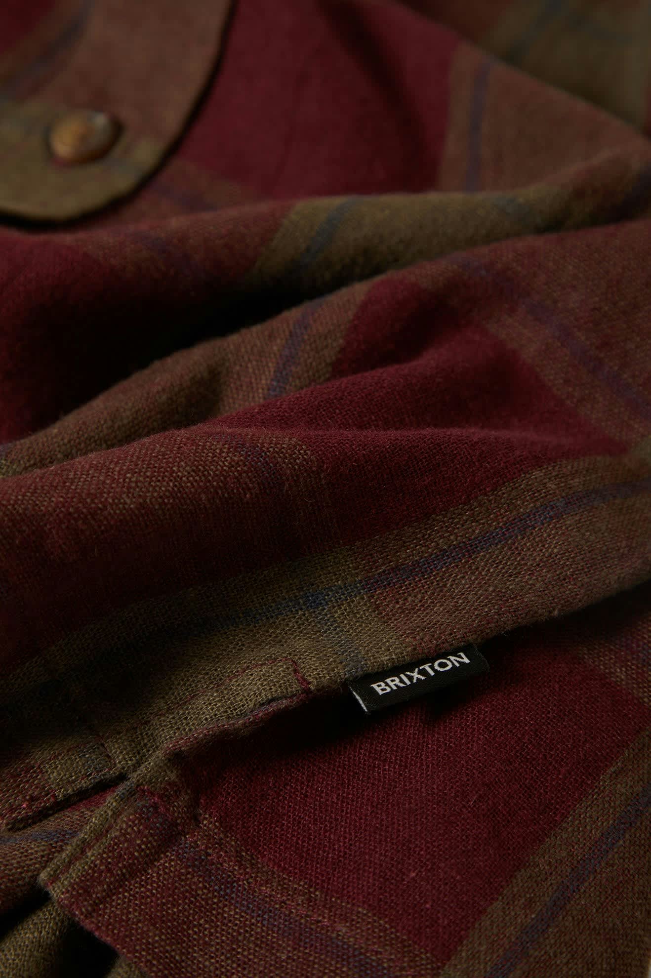 Men's Cru Linen Blend Short Sleeve Shirt in Olive Surplus/Port