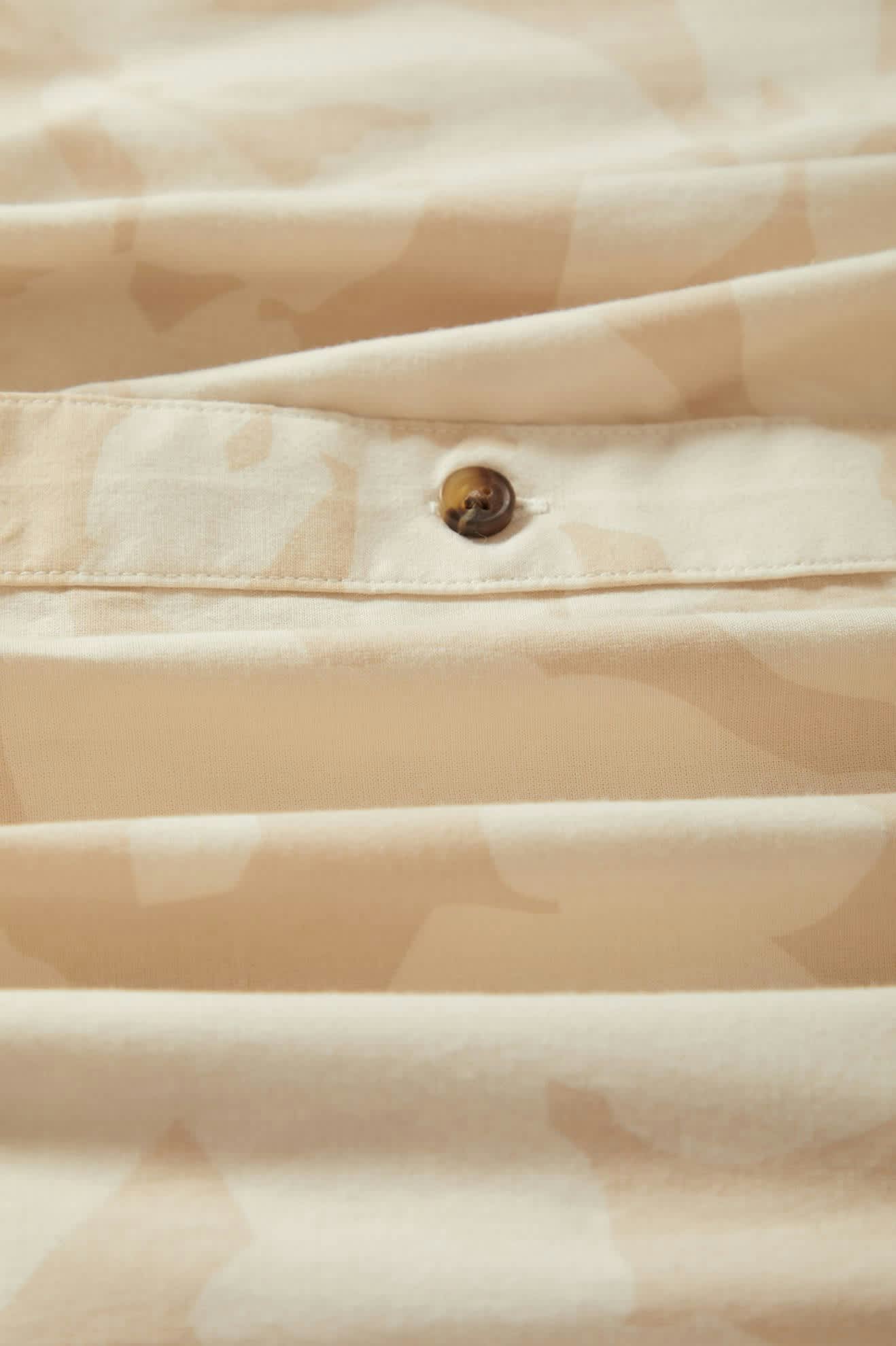 Men's Charter Print S/S Shirt in Beige/Whitecap Floral