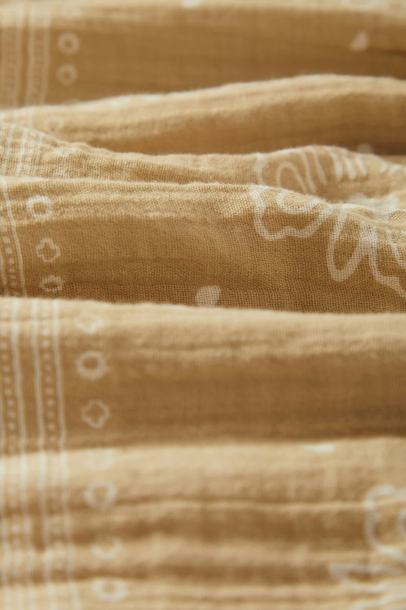 Women's Wandering Short in Pale Khaki Bandana