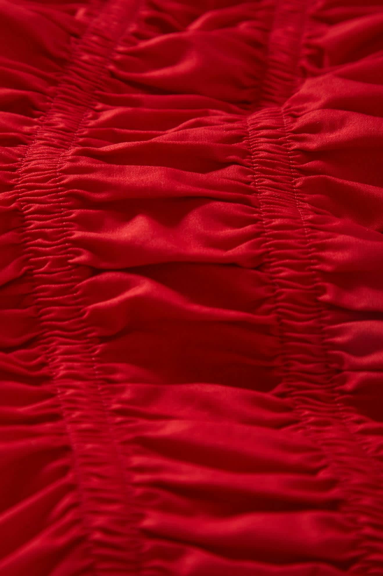 Women's Eden Smocked Top in Crimson